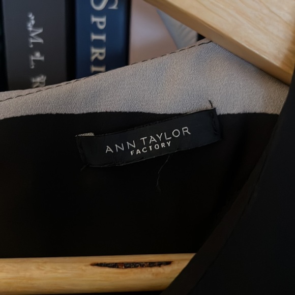 Anne Taylor Blouse - Picture 2 of 4